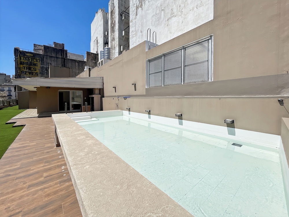 Modern Studio With Amenities in the Heart of the City -U1