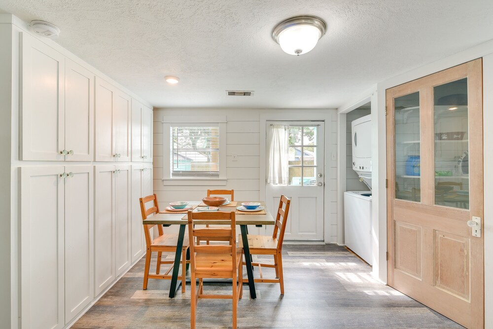 Galveston Vacation Rental: Deck & Central Location
