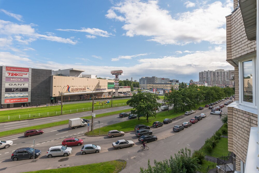 FlatHome24 on Kolomiazhsky