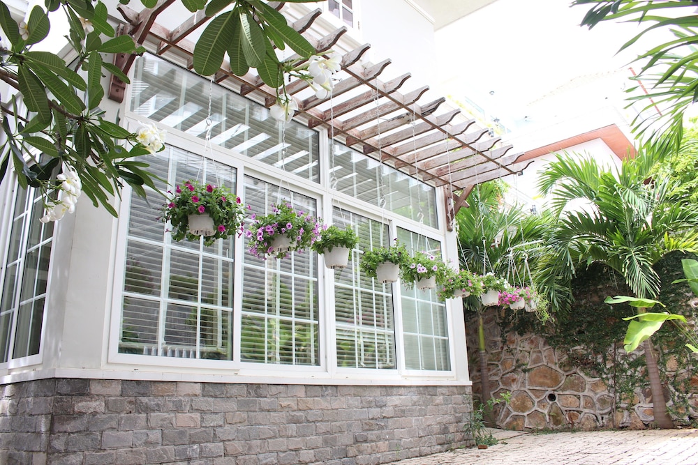 Des Ami Villa