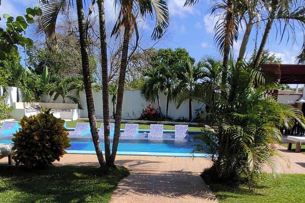 Natural Pool Villa Perfect for Families