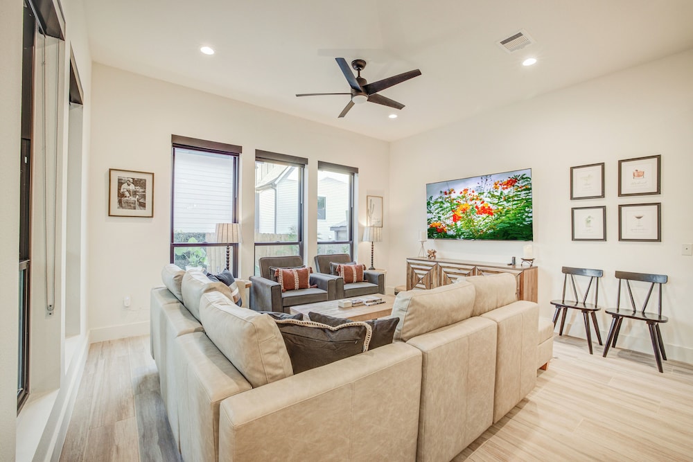 New Build, Private Pool, Near Pearl/riverwalk