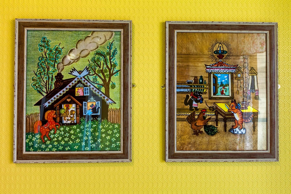 Friends by the House of Books