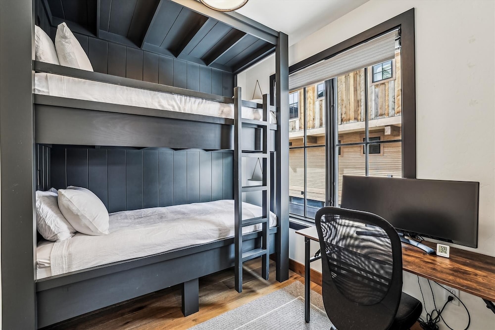 Decked Out Downtown 3 Bedroom Townhouse
