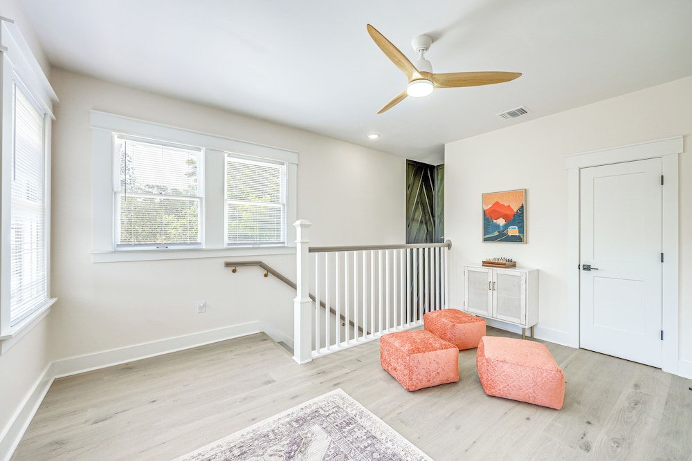 1 Mi to Dtwn: Family Home in San Antonio!