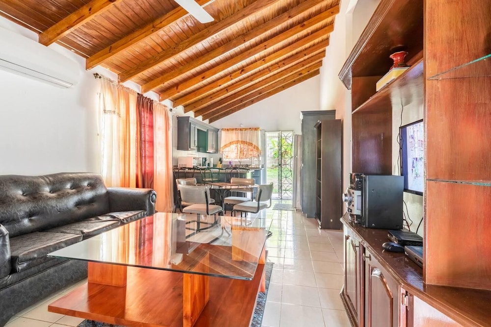 Impeccable 2-bed House in Montego Bay view 4