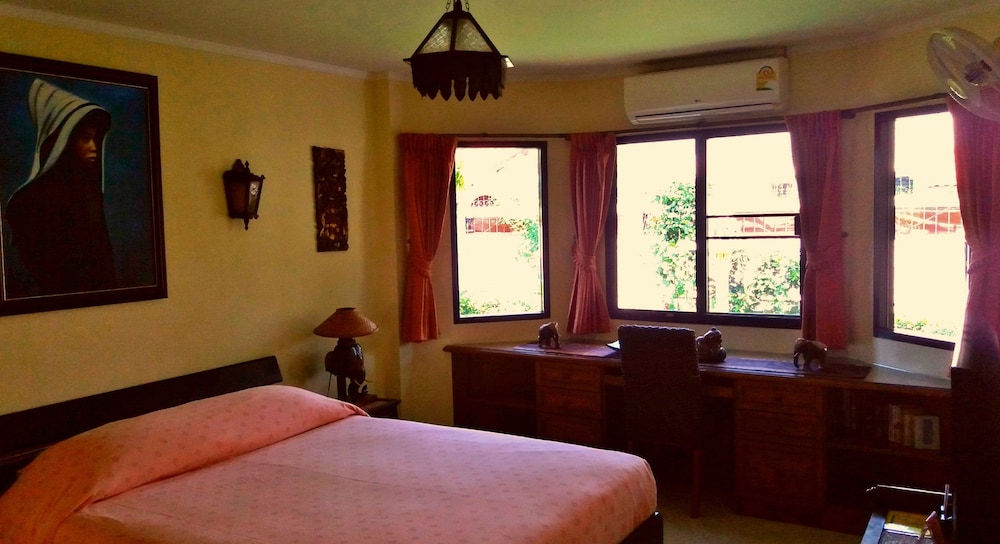 Baan Laksee Pool Villa