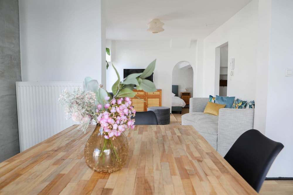 Denise - Belle Epoque Apartment With Modern Comfort