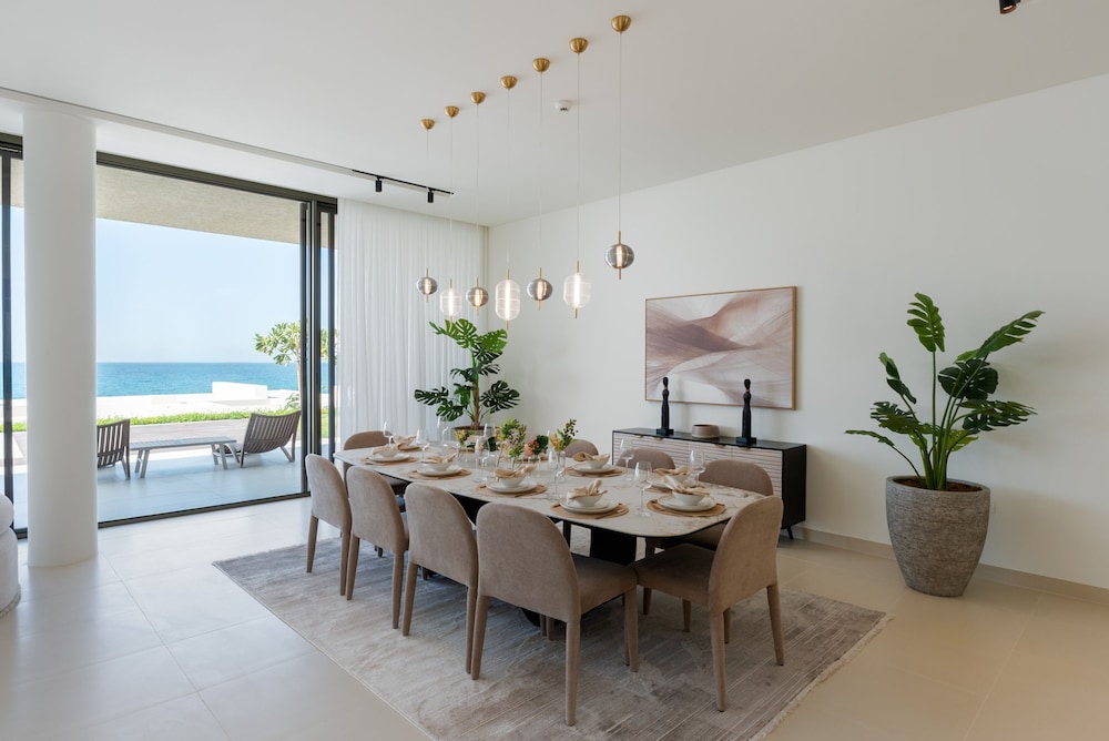 Luxe 4BR Villa Private Pool Beach Al Zorah