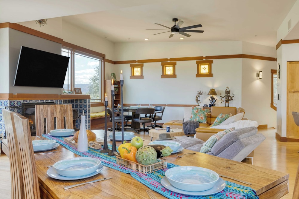 Cathedral View by Avantstay Pool Table + Hot Tub