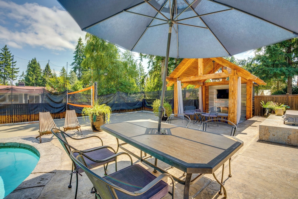 Hot Tub + Sauna: Home 8 Mi to Downtown Tacoma!