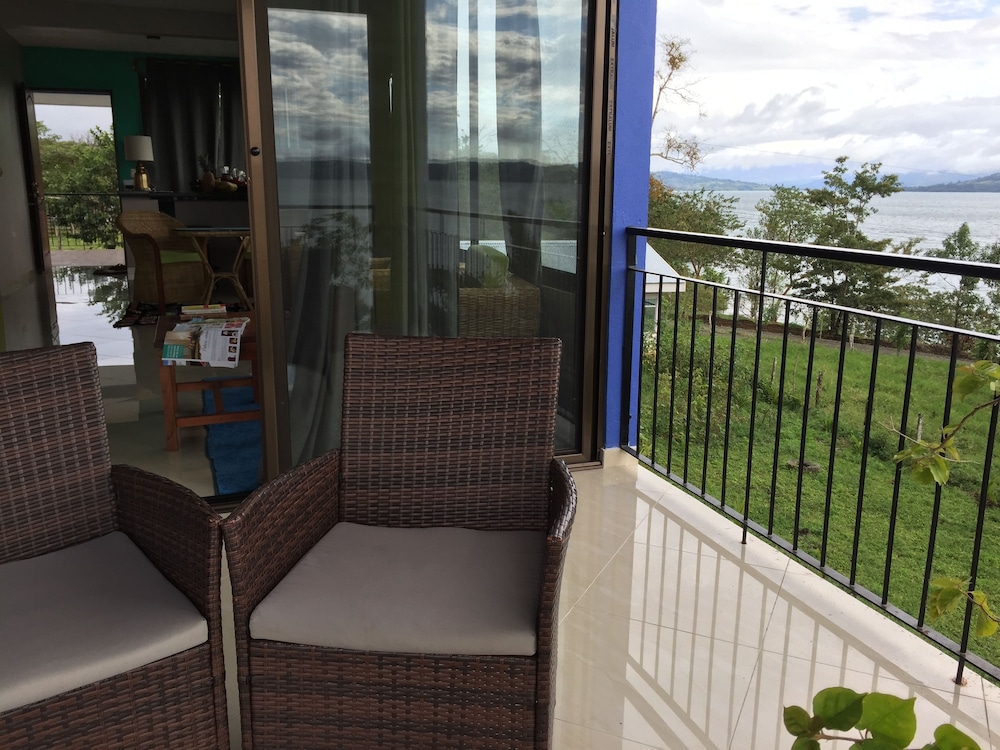 BlueBay Bugenvil Lake Lodge