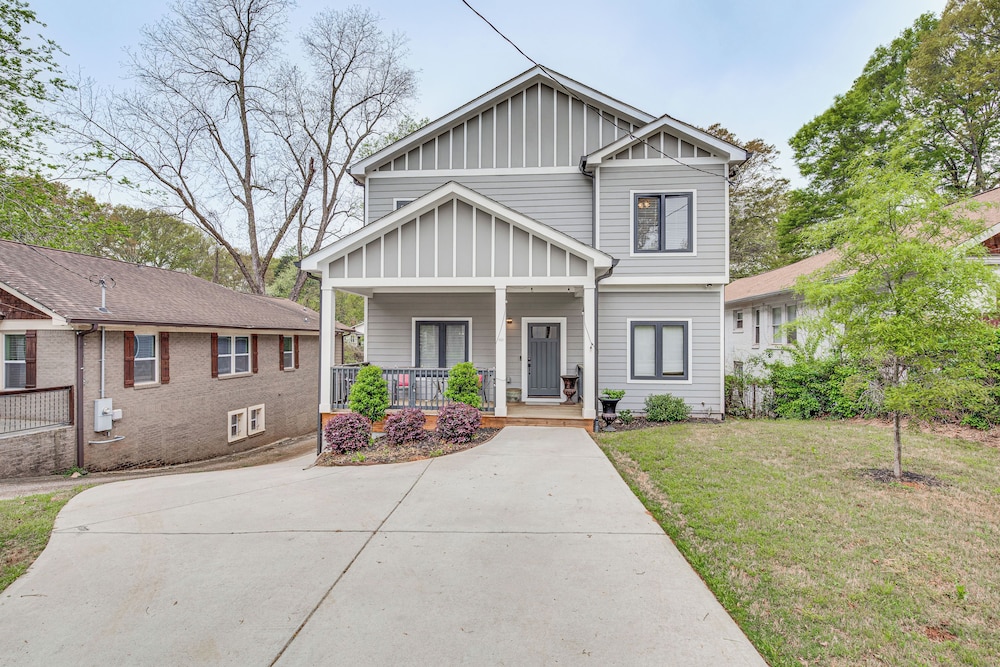 5 Mi to Dtwn Atl: Home w/ Office & Large Backyard!