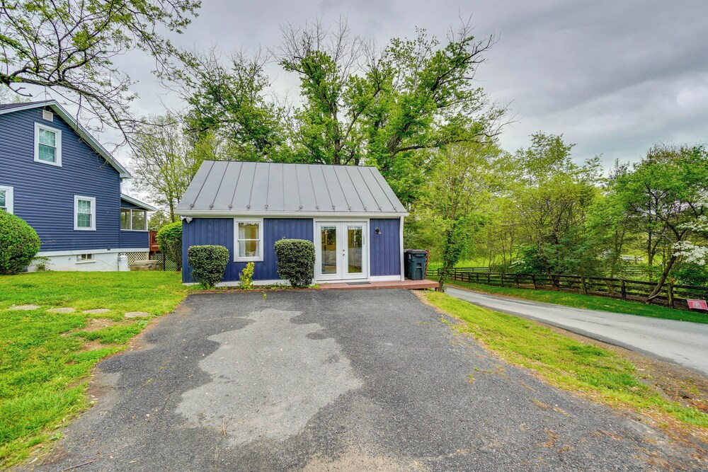 Hike, Sip & Explore: Charming Waterford Cottage!