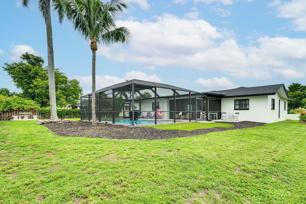 4 Mi to Dtwn Cape Coral: Home w/ Pool & Patio