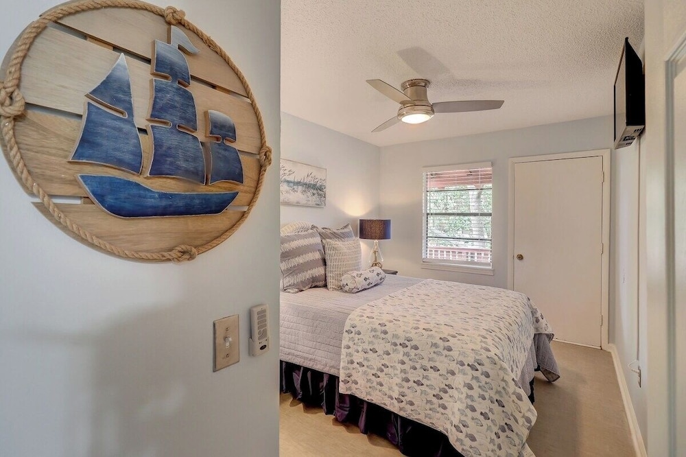 Spacious 3BR Hilton Head Getaway + Pool Access