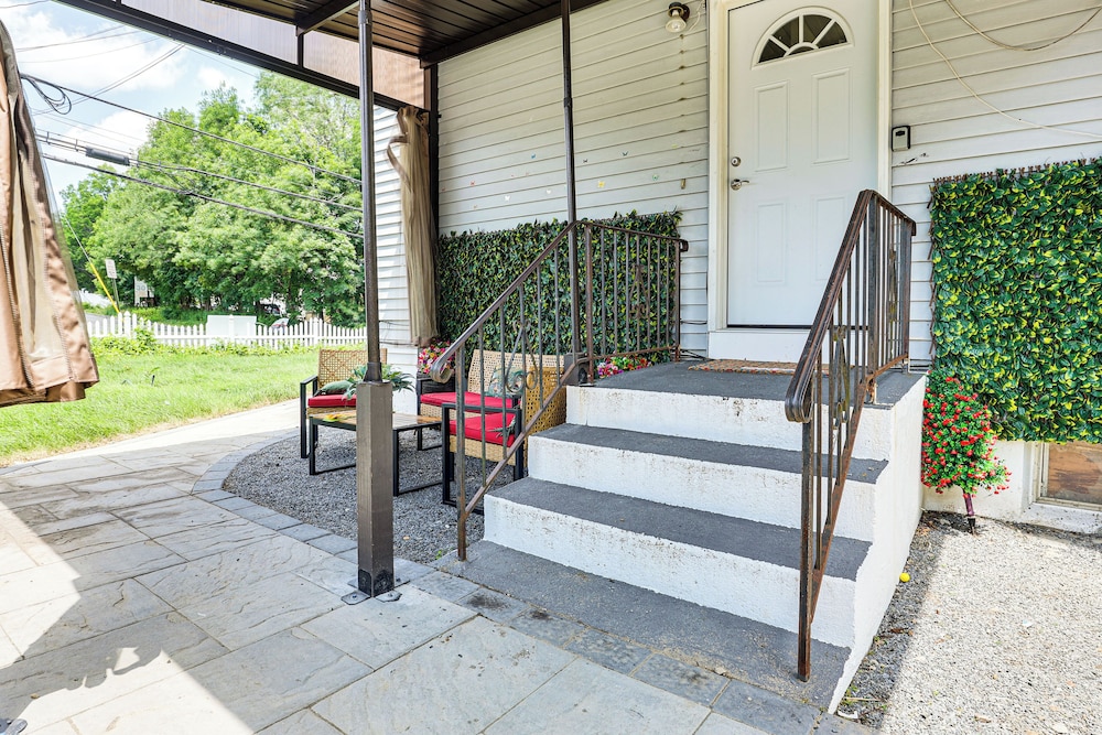 2 Mi to The Marketplace: Spring Valley Apartment