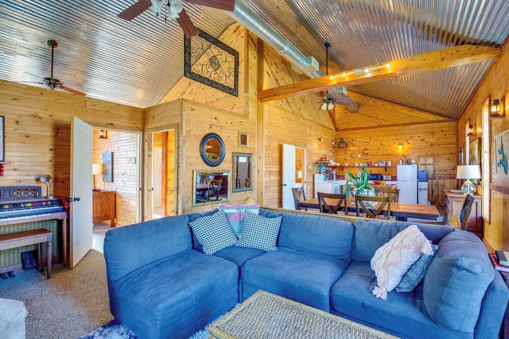 Indoor Pool & Boat Ramp: Lake Tawakoni Group Gem