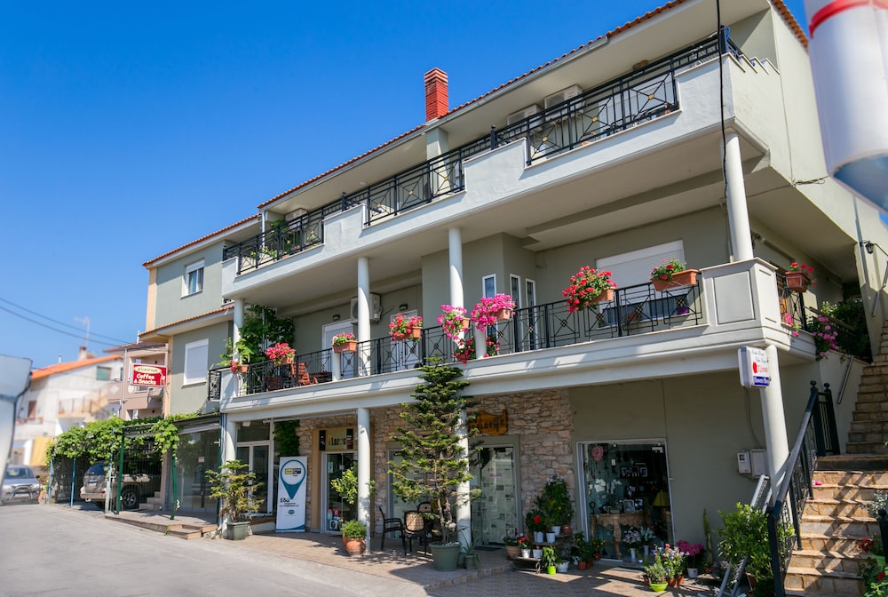 Lina Apartments