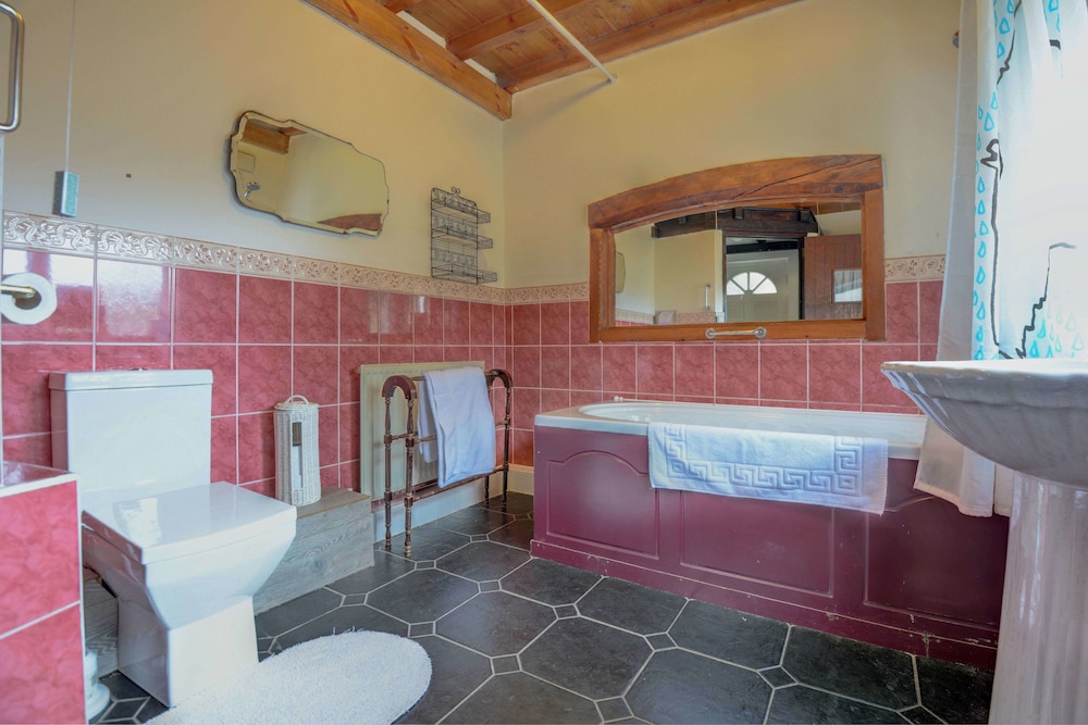 Holiday Cottages and North Star Apartment
