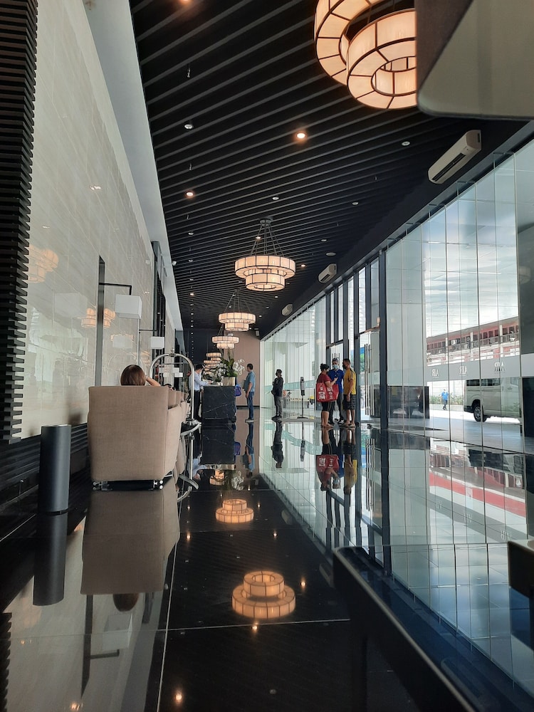 Air Residences-Contemporary Scandi w/Skyline view