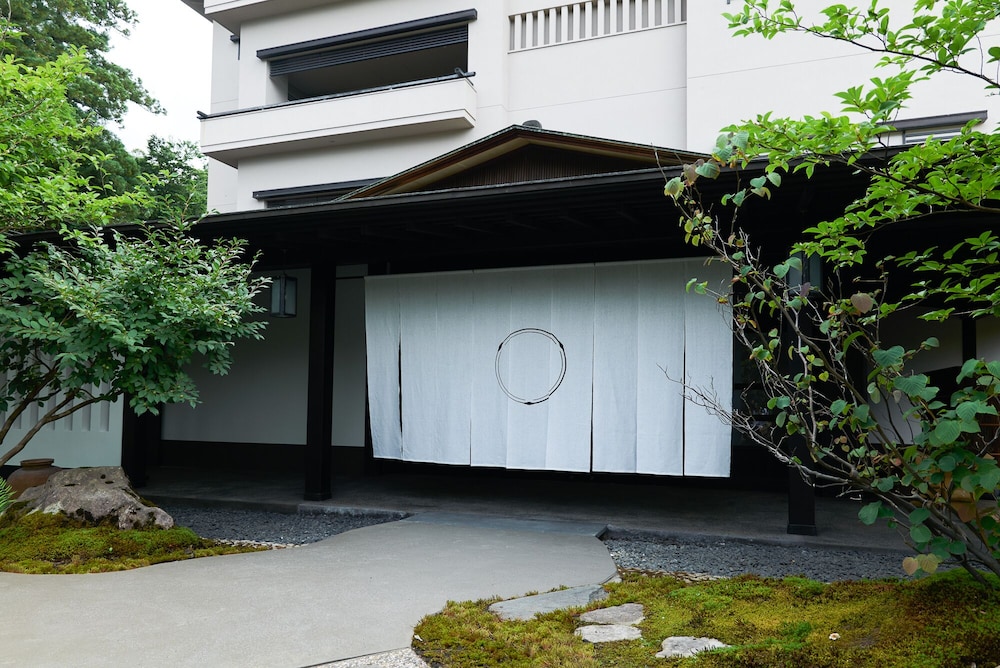 Hanamurasaki
