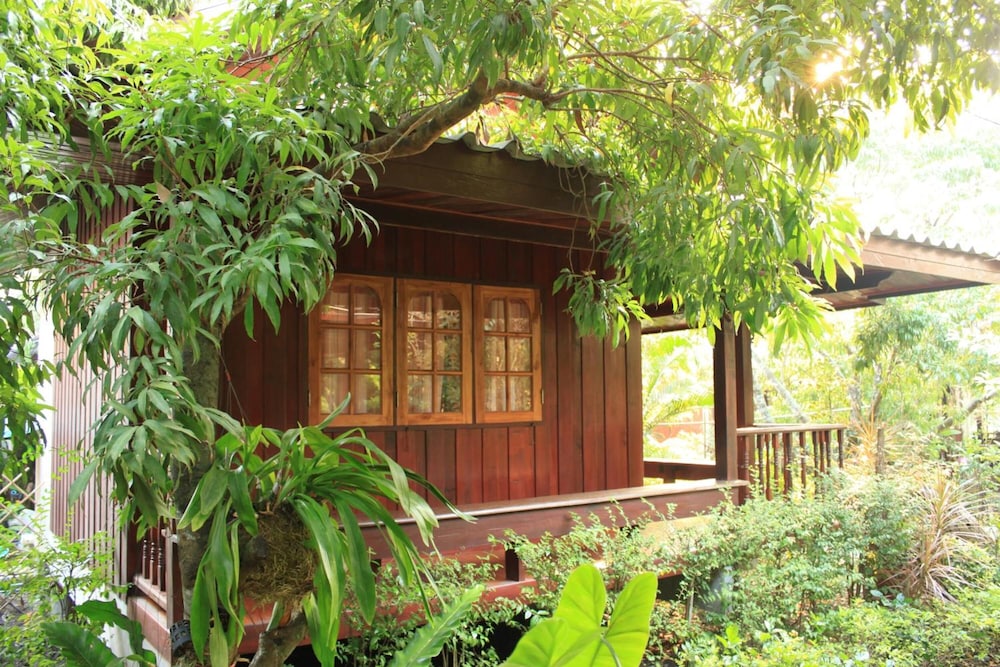 Baansuanlynjee Maeklong Resort