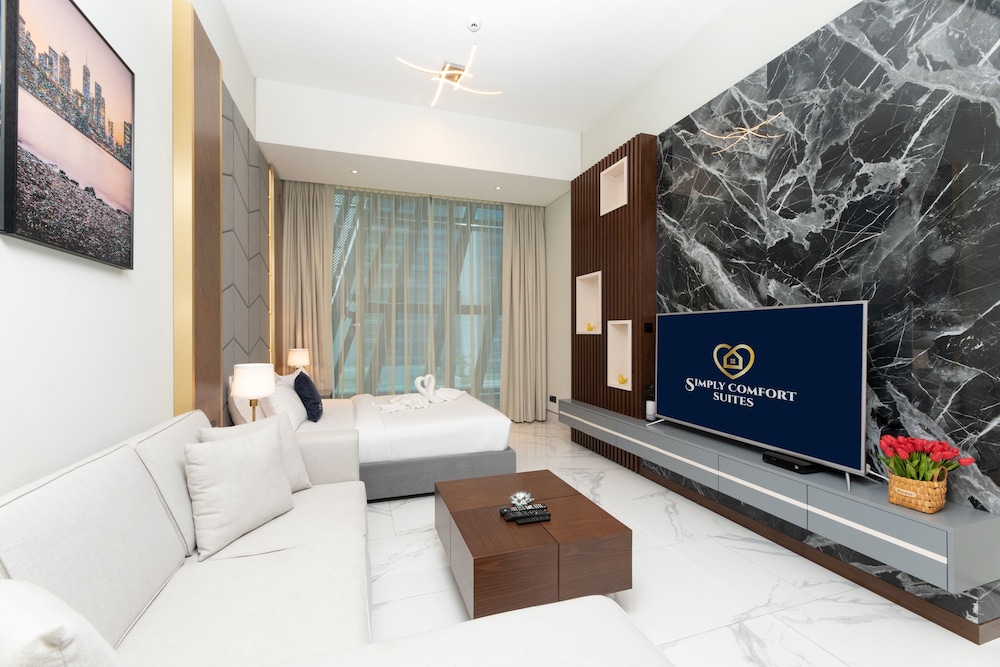 SIMPLY COMFORT Urban Chic Suites in J One Tower City & Canal Views