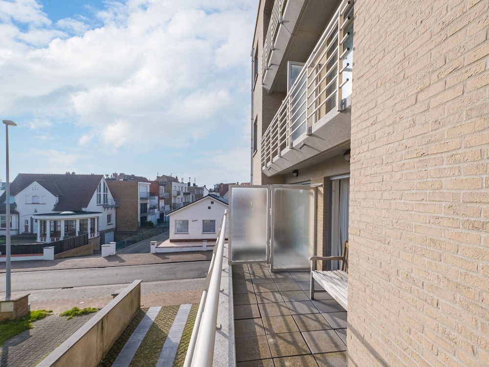 Quiet Apartment With Sunny Terrace
