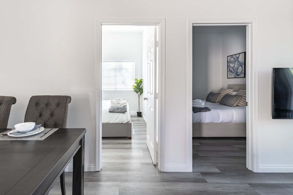 Elegant Retreat Modern Comforts Prime Location