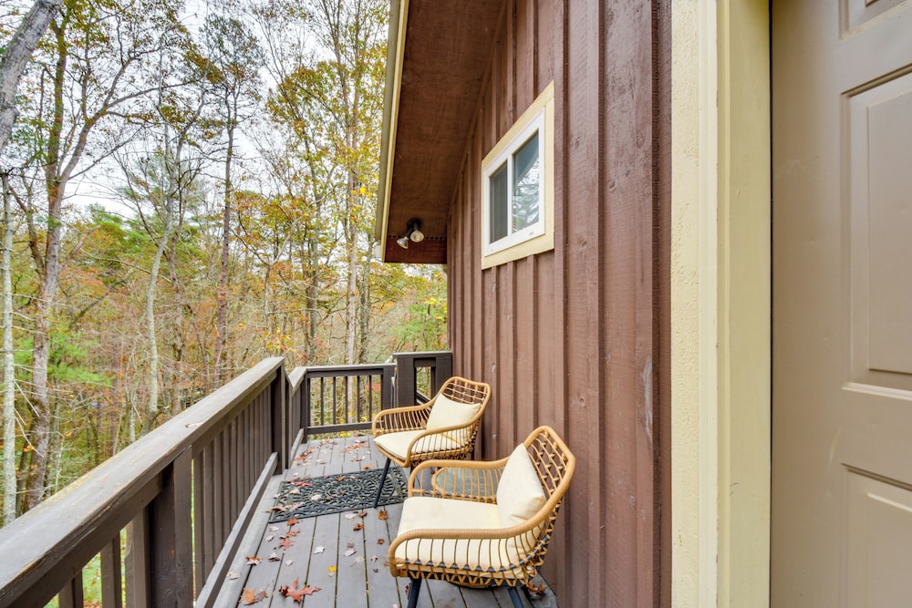 1 Mi to Beach: Lake Rabun Home w/ Carriage House