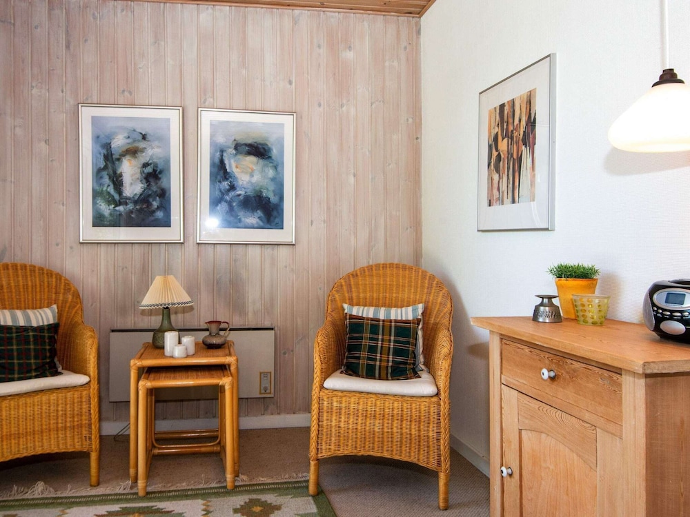Urban Escape: 1-Br W/Mezzanine Near Campo Ourique