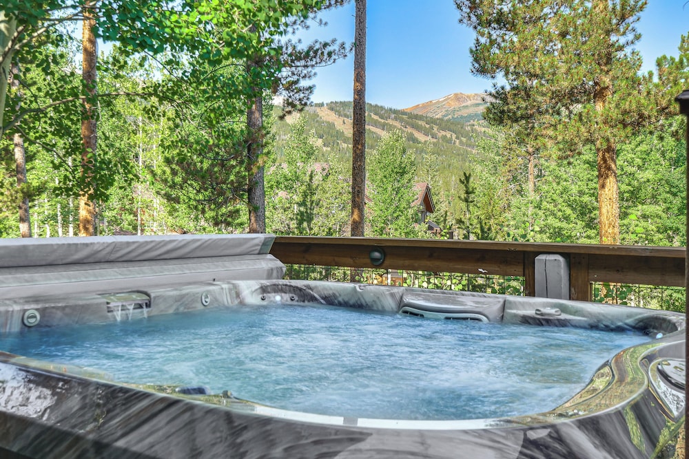 Steps to Ski Shuttle: Breckenridge Home w/ Hot Tub