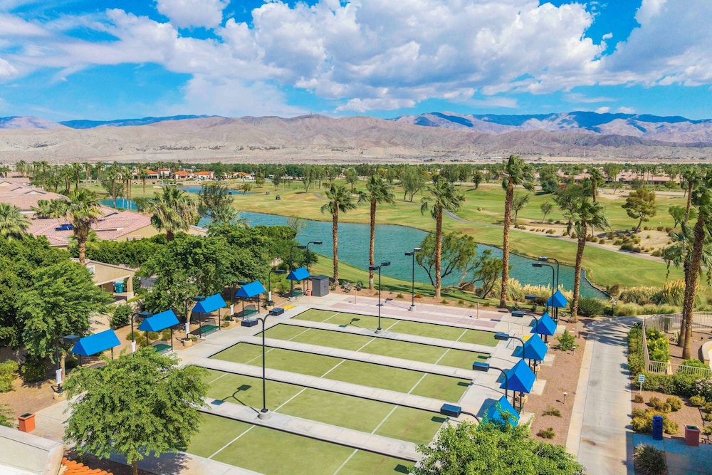Desert Fairway Oasis