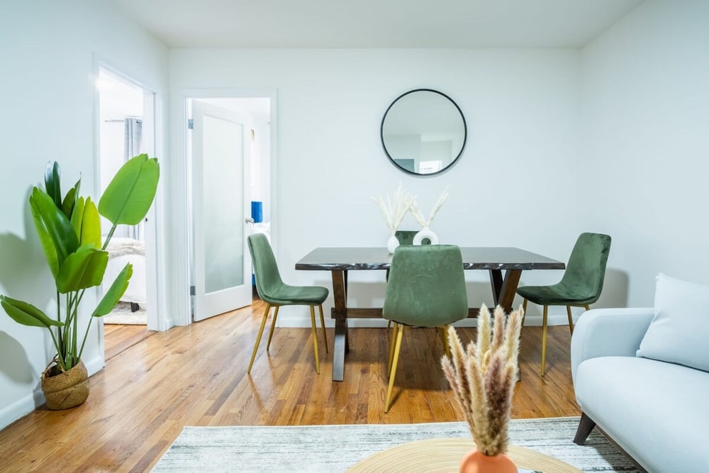 49-4a Prime Midtown Newly 2BR WD