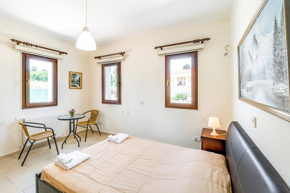Villa Nikolina - 5 En-suite Bedrooms