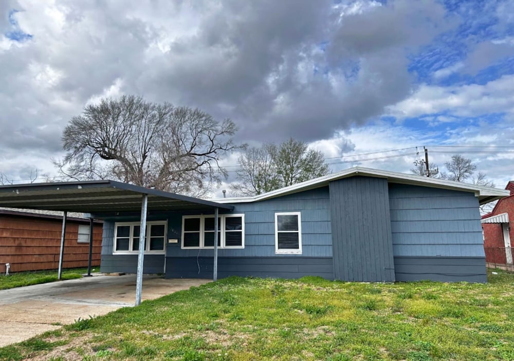 Cozy 3BR Retreat w Office