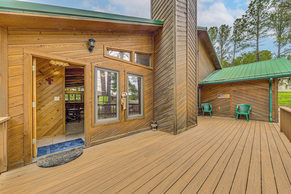 Hot Tub & Deck: Home 1 Mi to Ruidoso River!