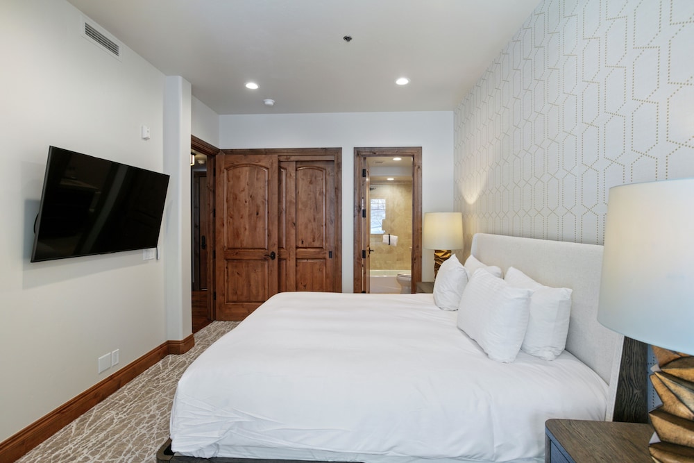 504 - Five Bedroom Penthouse Grand Lodge 5 Condo