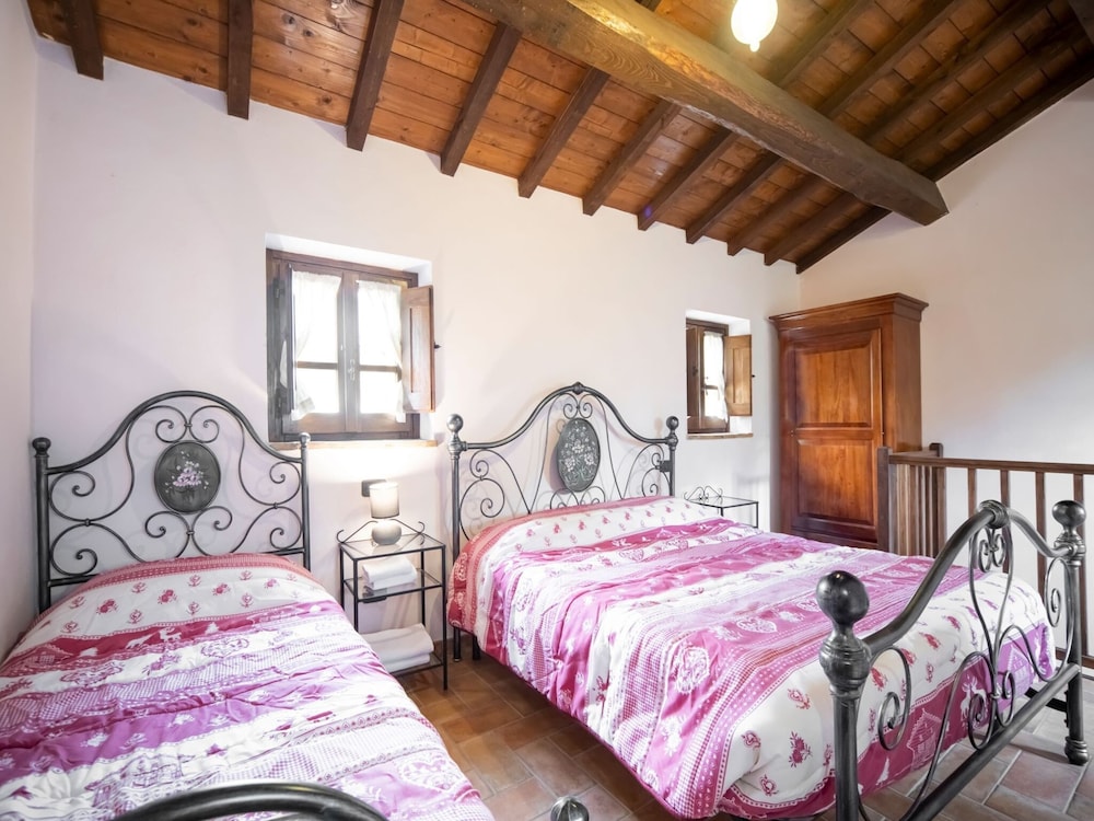 Apartment on Beautiful Estate With Pool Near the Art view 4
