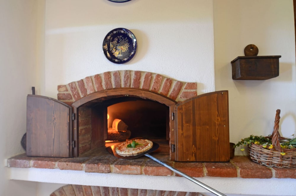 Podere Baiocco Sleeps 22 People 2 Private Pools Walking Distance to Town-podere Baiocco