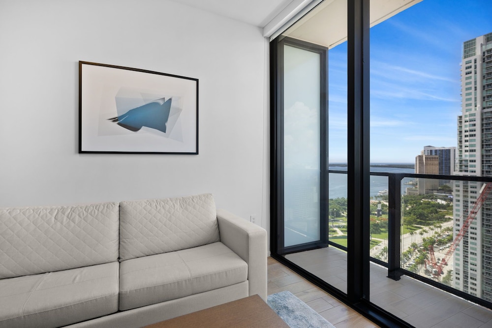 Exquisite Bay View Studio at Miami