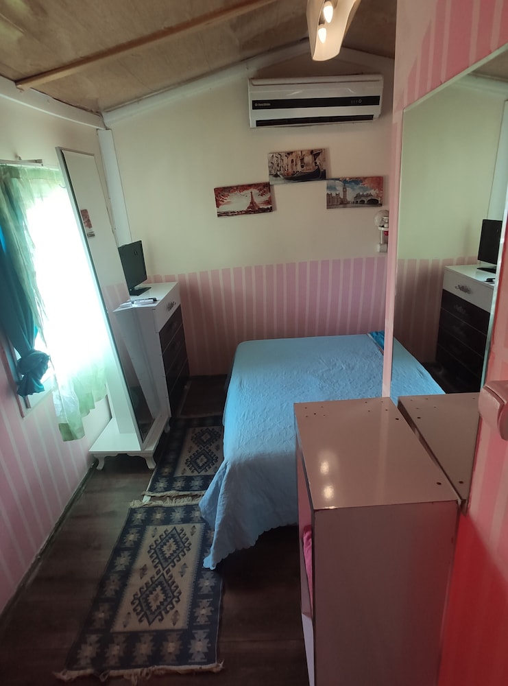 Side Tuana Garden Home