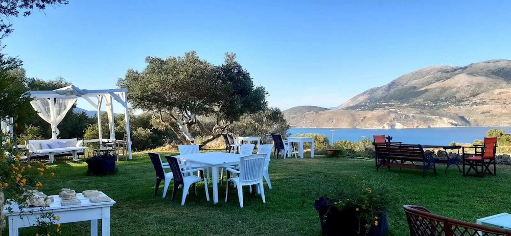Kefalonia Cozy Nest - Seaview Garden Getaway