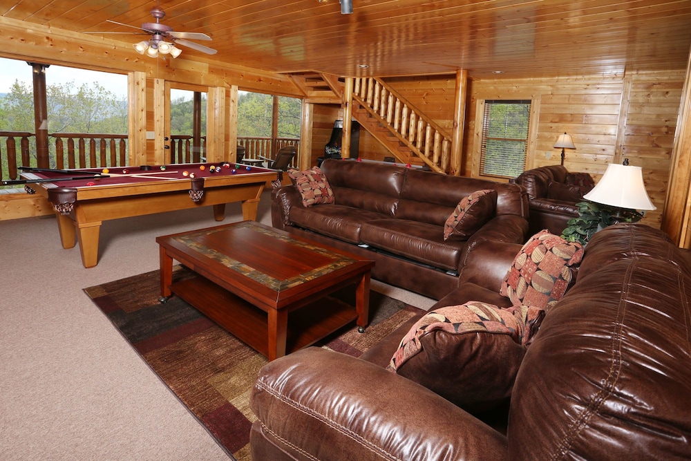 Mountain Dreams 2 Br cabin by RedAwning