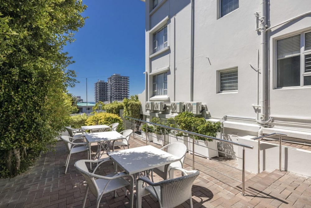 Seaview Bliss a Sunny Apartment and Pool
