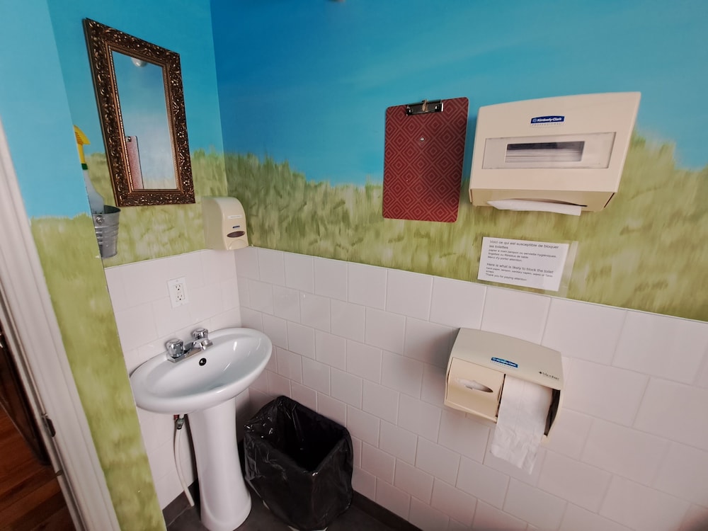 Levis Vacations - Auberge Jeunesse LouLou's Backpacker Hostel - Property Image 62