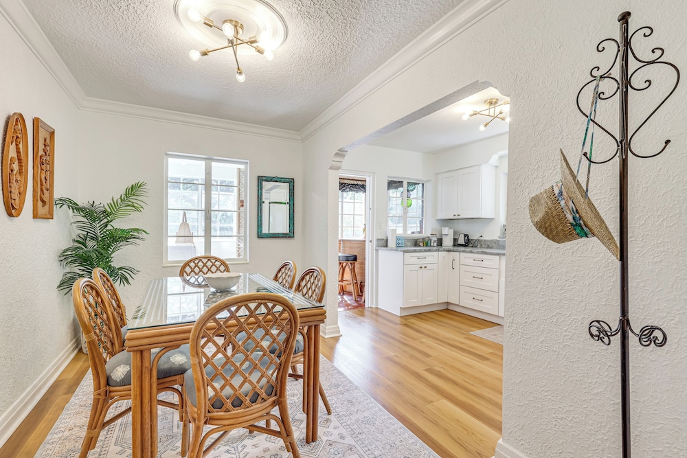 3 Mi to Dtwn: Tampa Cottage w/ Fire Pit!