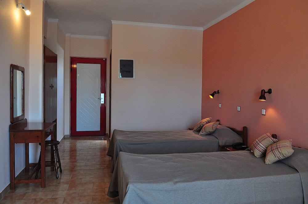 Sandy's Studios Apartments & Log Villas photo 2