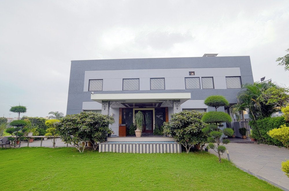 Aceotel Resort 7th Cloud Indore